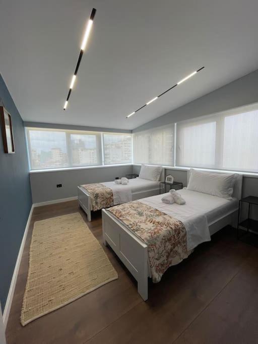 Ferienwohnung Voyage Penthouse Tirana Exterior foto